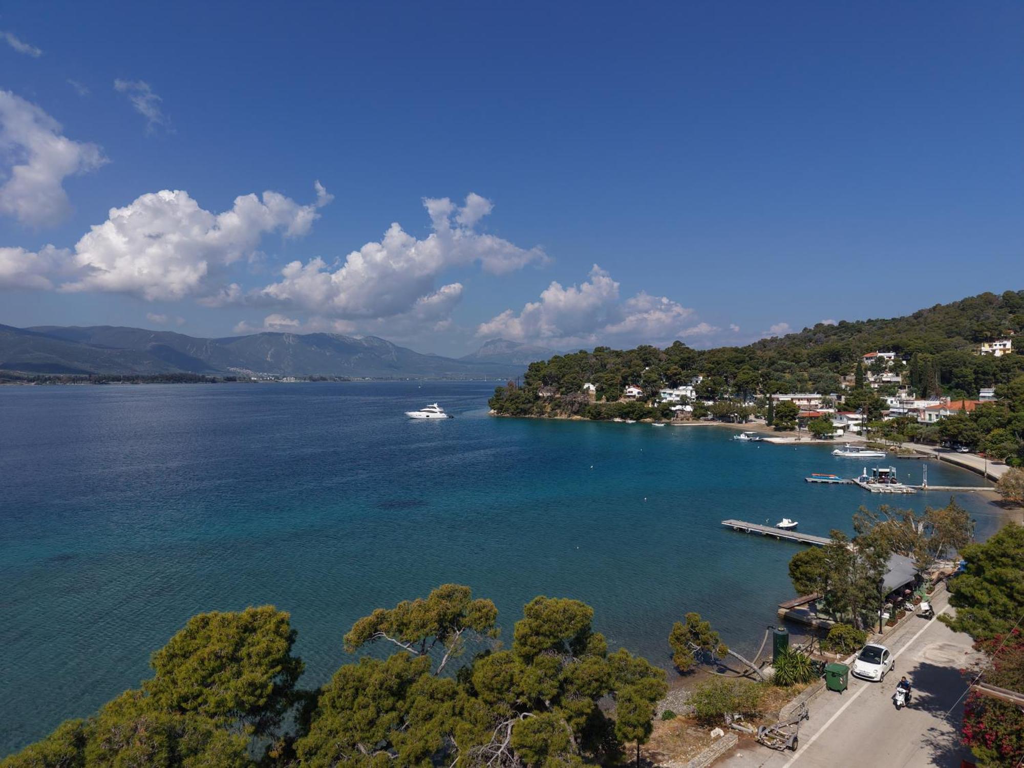 Seaview Apartment - Poros Relaxing Beachfront Flat Poros Town Exterior foto